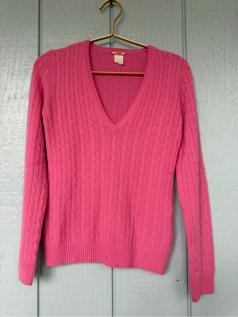 *Flaw J. Crew 100% cashmere Women’s V-Neck Cable Knit Sweater - bubble gum Pink